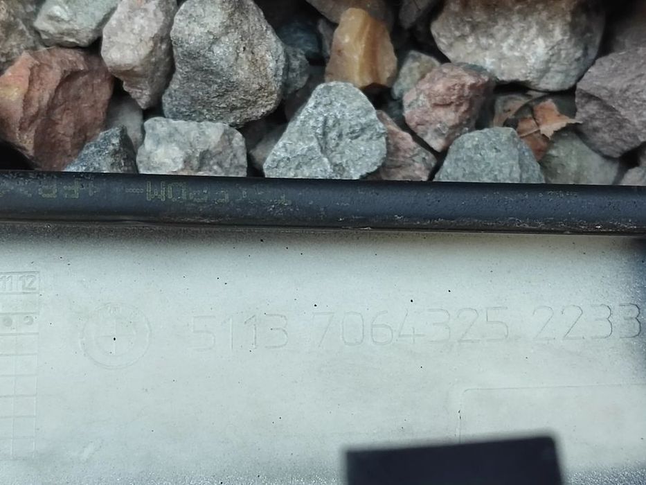 bmw e46 coupe / cabrio lift ( polift ) oryginalne listwy pod lampę OEM