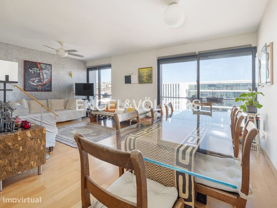 Furnished Two-Bedroom Apartment with River View in Alcântara