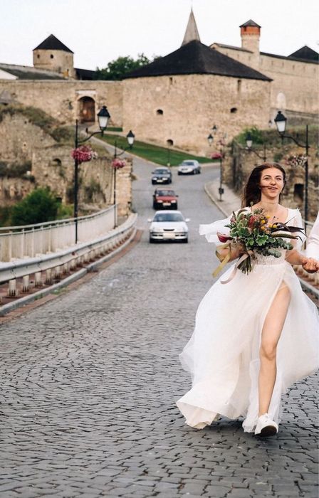 Весільня сукня.    .