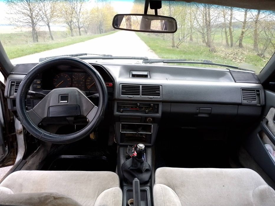 Автомобіль Мазда 626