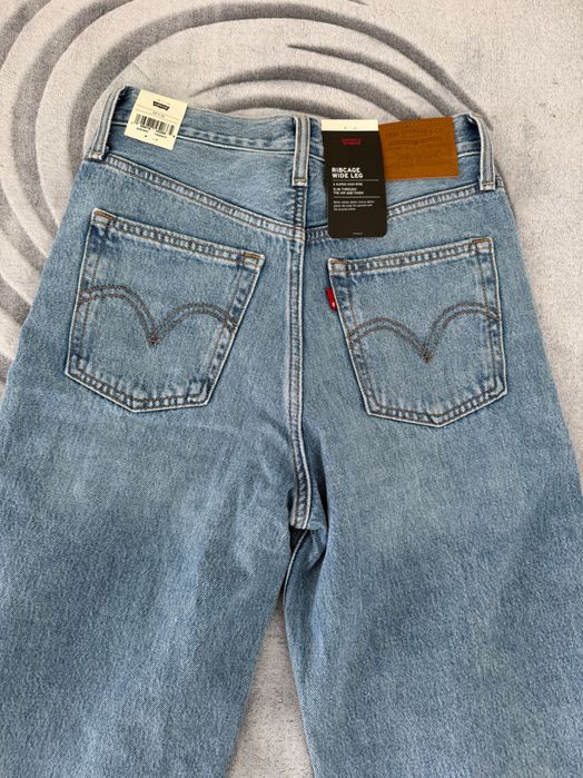Нові джинси Levi’s