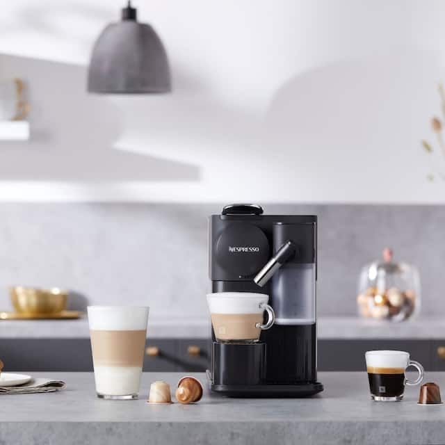 Máquina de Café DELONGHI Nespresso Lattissima One Evo Preta - Nova