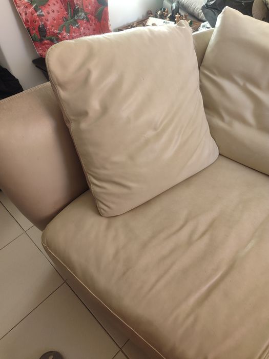 Sofá de Pele Bege Creme