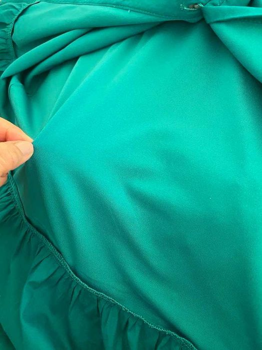 Vestido midi, decote costas. Tamanho M. Novo