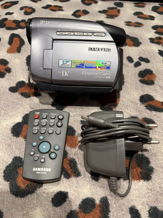 Видеокамера Samsung VP-D375W