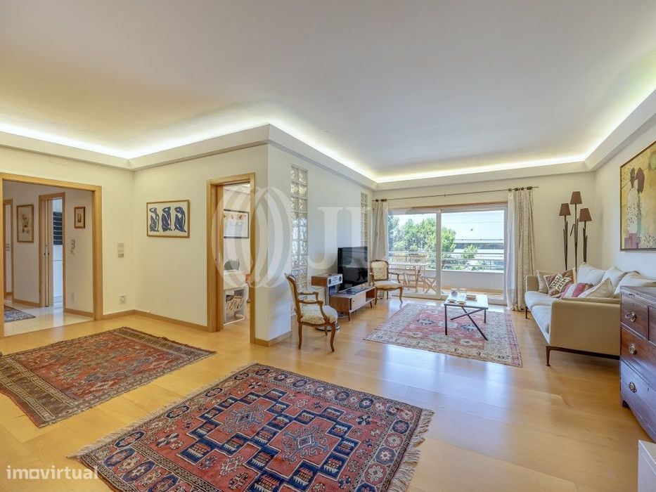 Apartamento T2 com vista rio, no Alto de Algés, em Oeiras