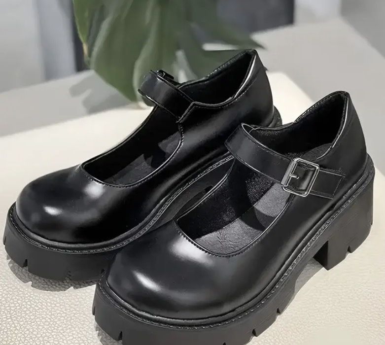 Туфлі на каблуку