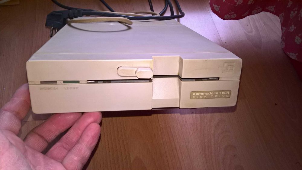 Commodore 1571   - Floppy drive - Amiga  - 5 1/4 ''  -dyskietki