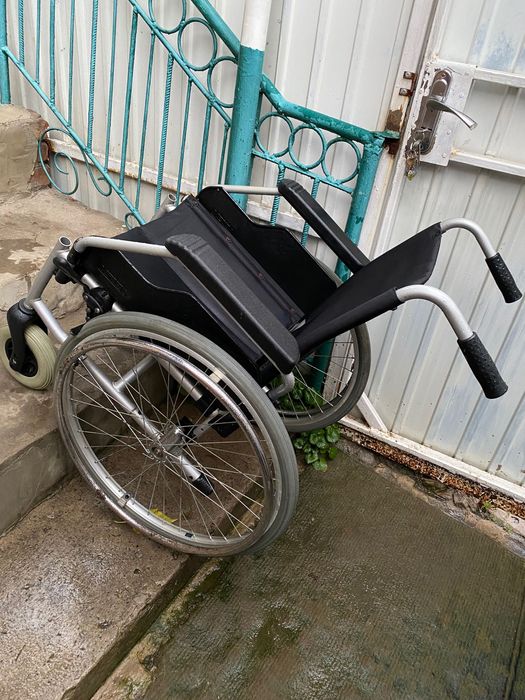 Інвалідний візок, крісло-коляска, крісло колісне