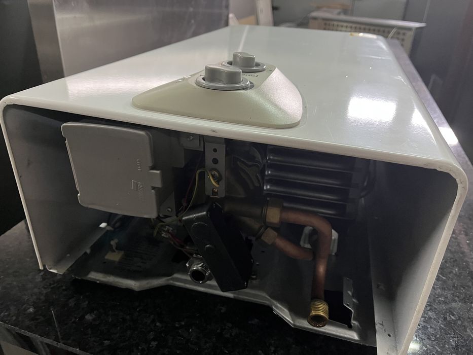 Esquentador Whirlppol como novo