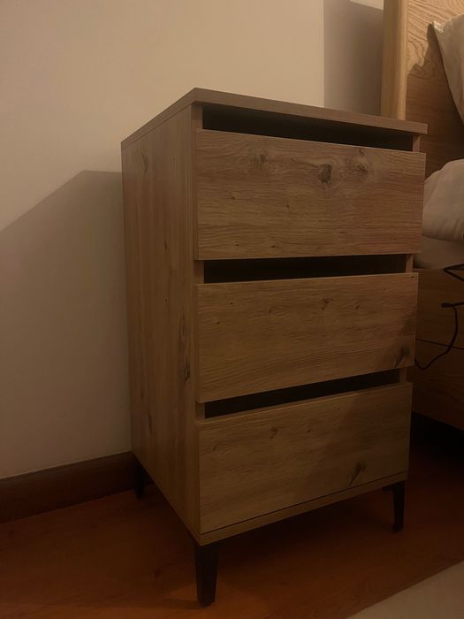 2 mesas de cabeceira