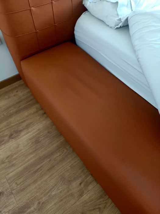 Cama casal pele sintentica com estrado elevatório