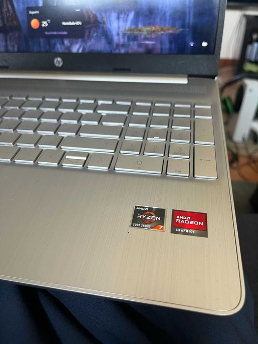 Portátil (15.6'' - AMD Ryzen 7 5700U - RAM: 12 GB - 512 GB SSD -