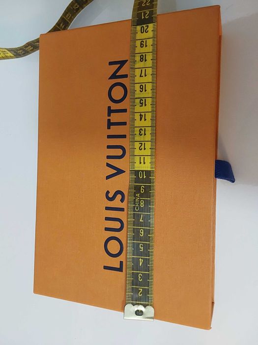 Caixa Nova Louis Vuitton.