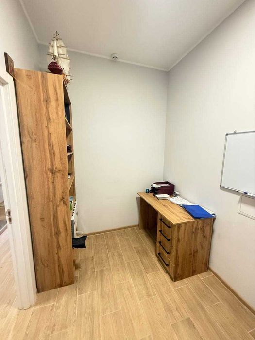 Продаж комерційного приміщення 76 кв.м. в р-ні Поділля - Слов'янка.