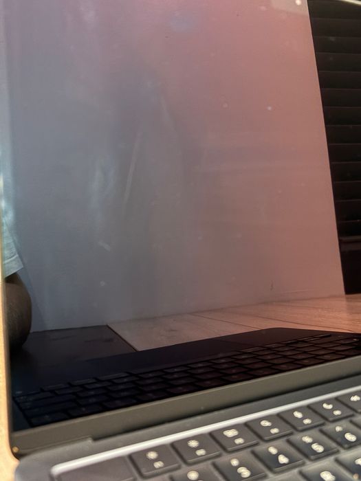 MacBook Air M2 24GB RAM / 245GB – Stan BDB, Bateria 85%