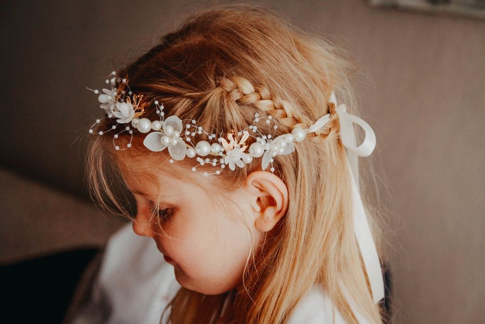 Sprzedam albę komunijną dla dziewczynki z dodatkami