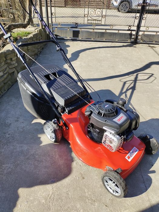 Газонокосарка бензинова самохідна 46см захват американський двигун Briggs Stratton