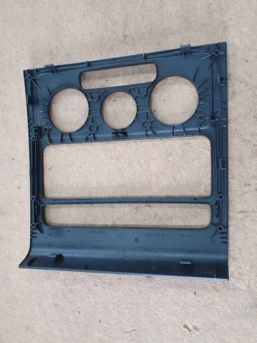 Panel konsola ramka kratka Vw Touran 04 rok kpl