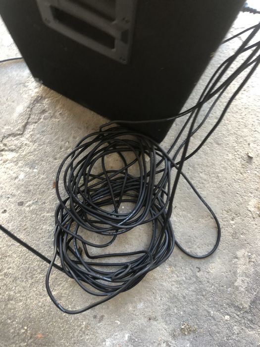 Sistema de som colunas de palco dj e banda