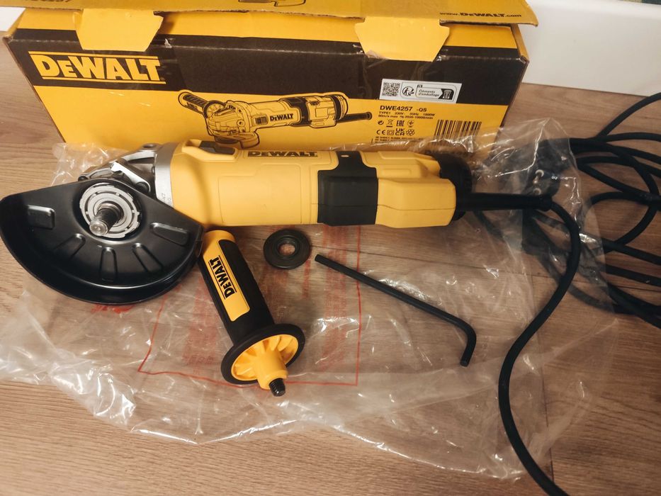 Szlifierka DeWalt 4257  - uszkodzona