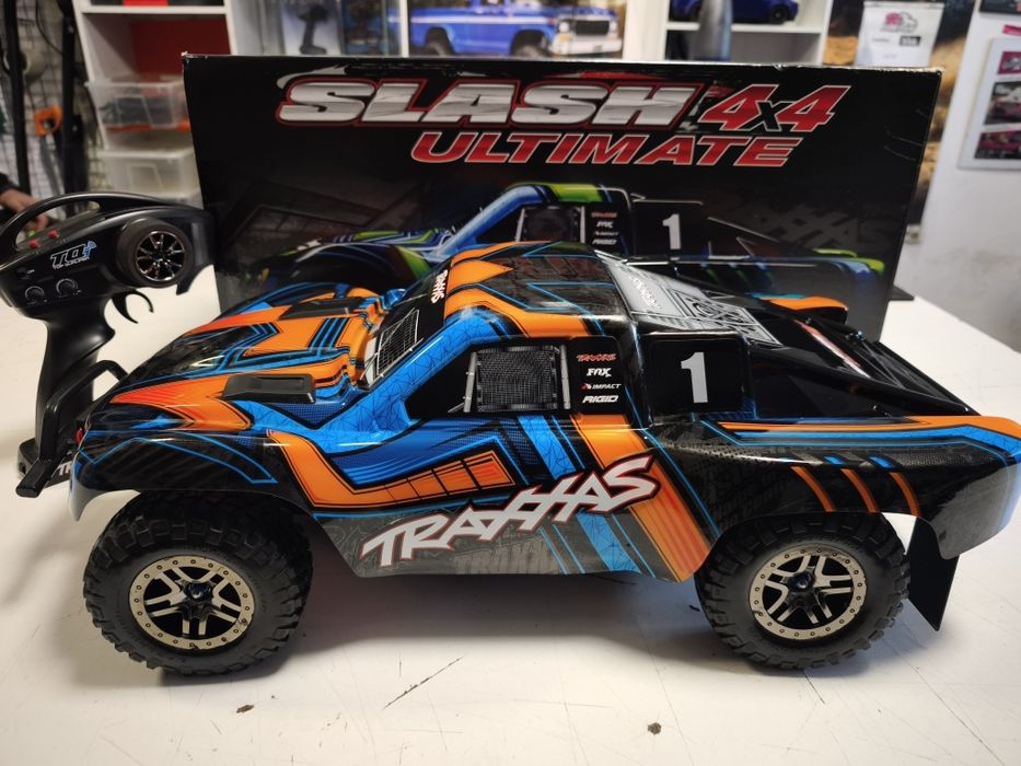 Traxxas Slash Ultimate 68277-4 z dodatkami