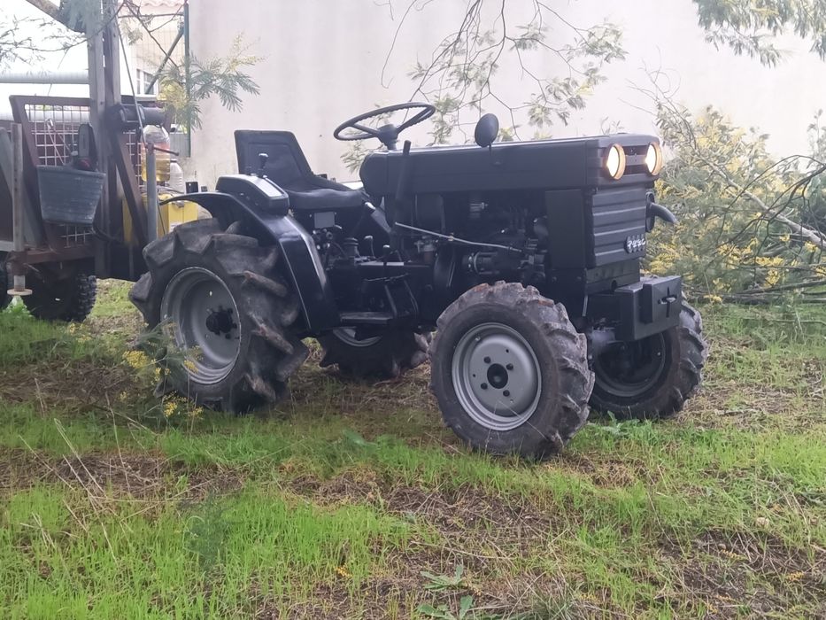 Trator Mitsubishi 4x4