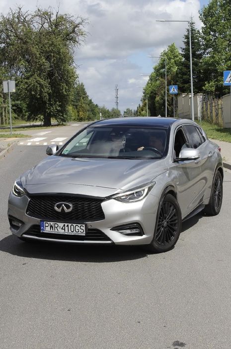 Infiniti Q30
