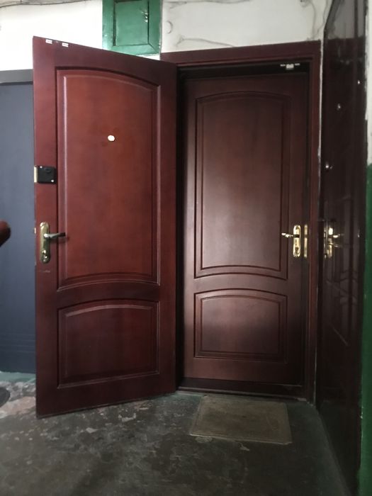Продам вхідні двійні двері