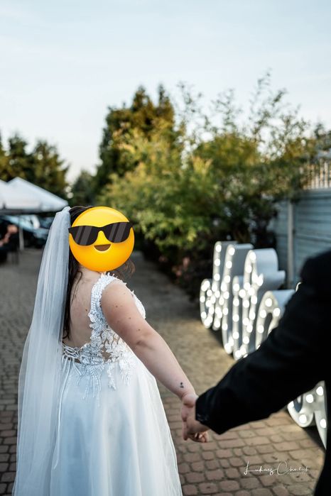 Suknia ślubna z welonem