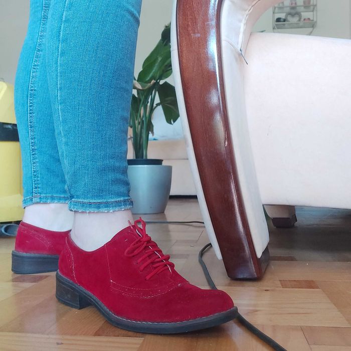 Zamszowe czerwone buty