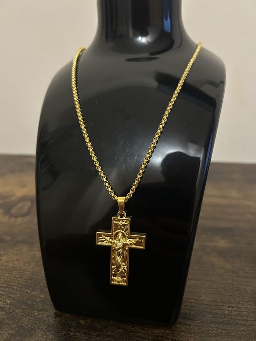 Piękny łańcuszsk z krzyżykiem pozłacany złoty