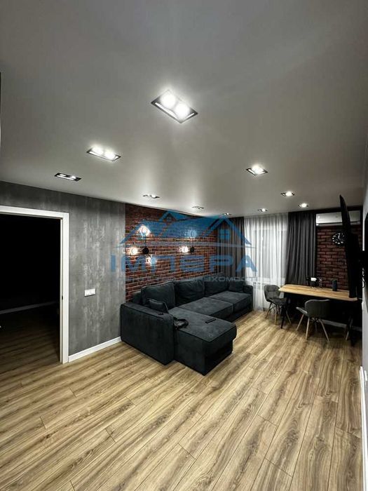 Продам 3 к квартиру в центрі з євро ремонтом