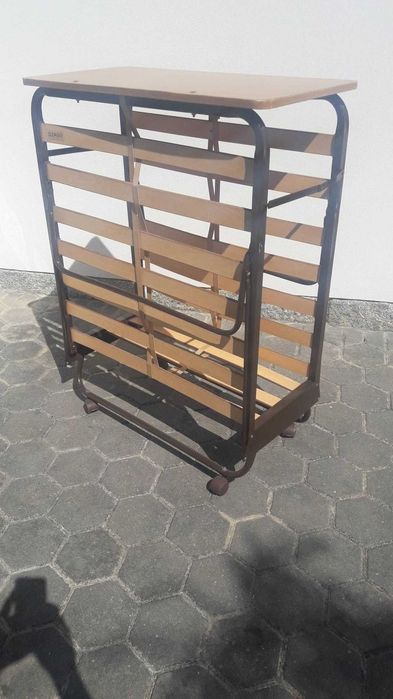 Cama dobrável com colchão