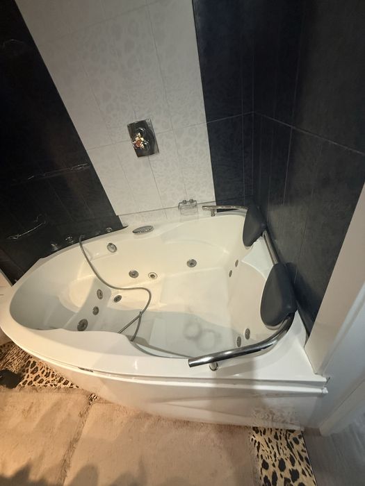 Джакузі 2-х місна бу 2000 грн