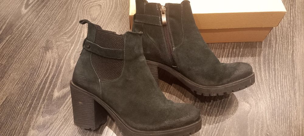 Sprzedam botki zamszowe