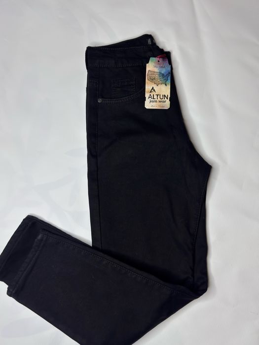 Джинси чорні утеплені для хлопців від 11до 15 по років