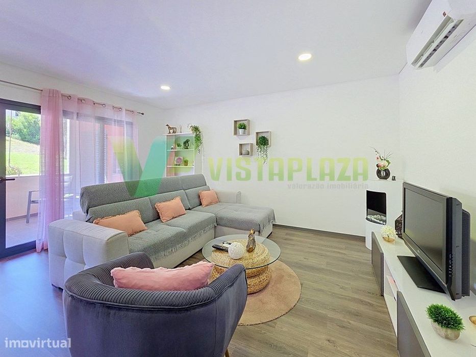 Apartamento T2 com Grandes Varandas e Garagem Box no Barranco do Ro...