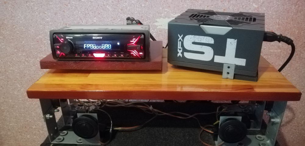 Sprzęt muzyczny z głośnikami