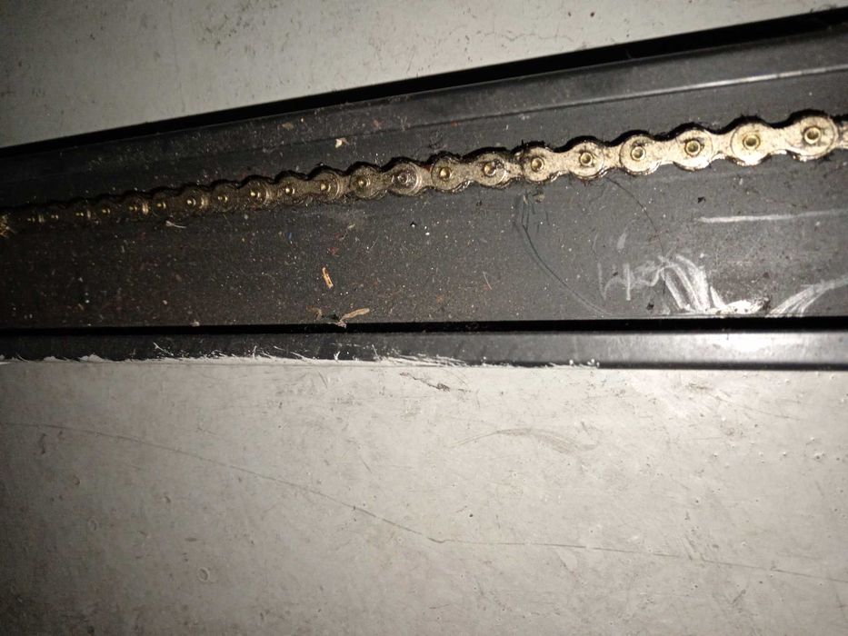 Guia de calha de ferro portão de garagem com corrente