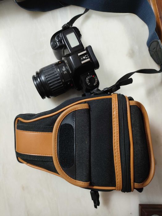 Canon EOS 1000 + flash Speedlite 200E