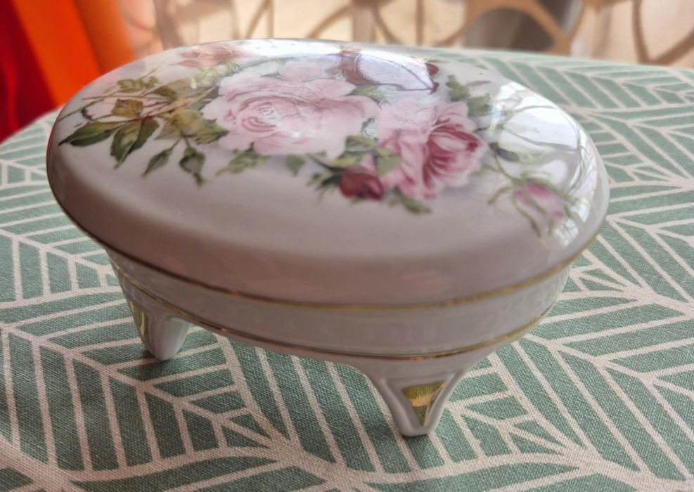Porcelain Items437438276814786560