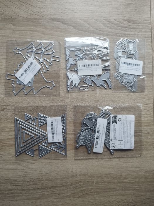 Zestaw 14 wykrojników do scrapbookingu