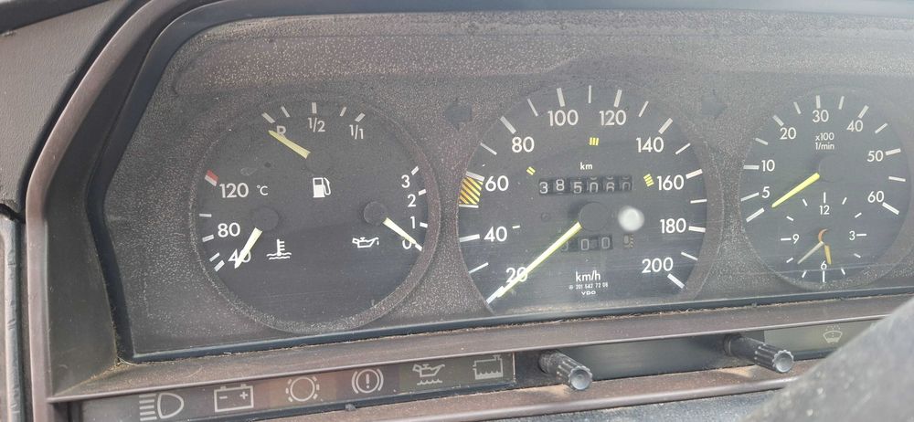 Selling Mercedes 2.5 190d