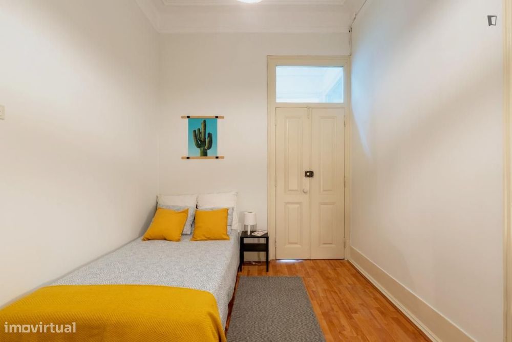 Quarto - localizado em Campo de Ourique Lisbon