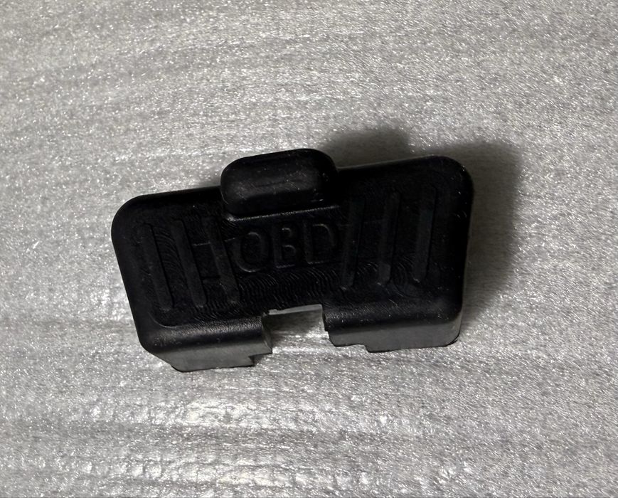 Силиконовая заглушка на OBD разъём автомобиля