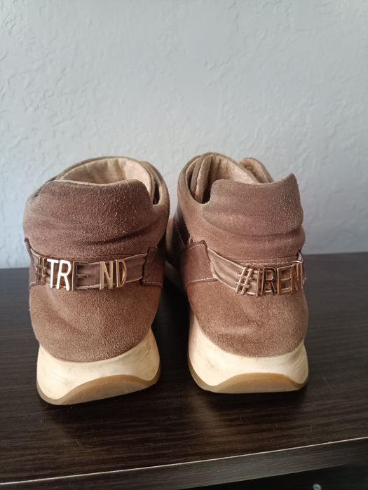 Жіночі кросівки натуральні беж