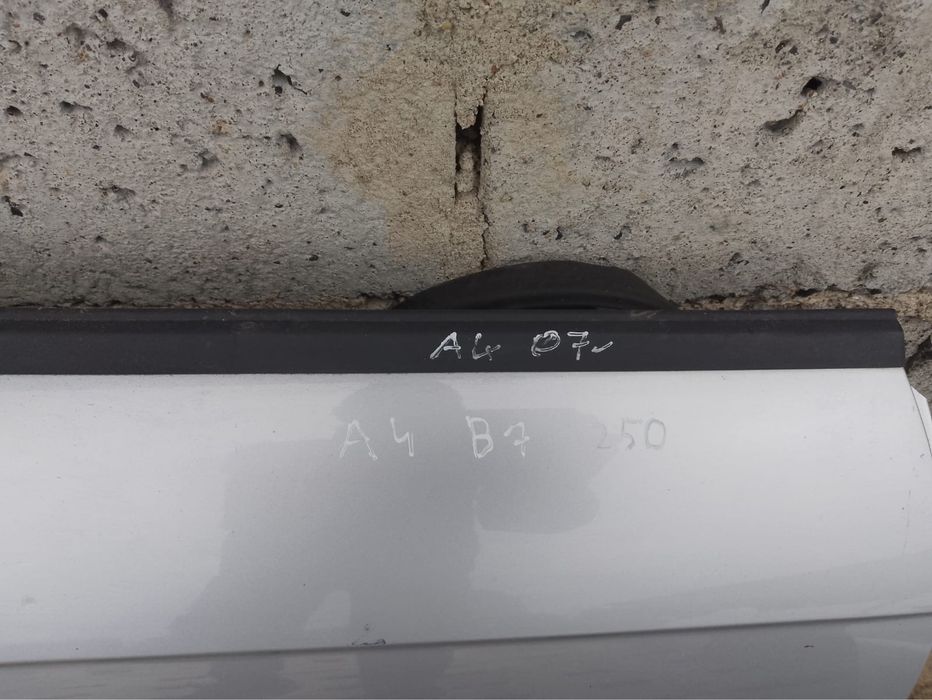 Audi A4B7 drzwi prawe tylne