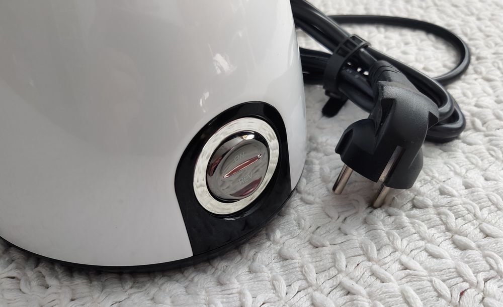 Шнековая соковыжималка Sana by Omega EUJ-707 White