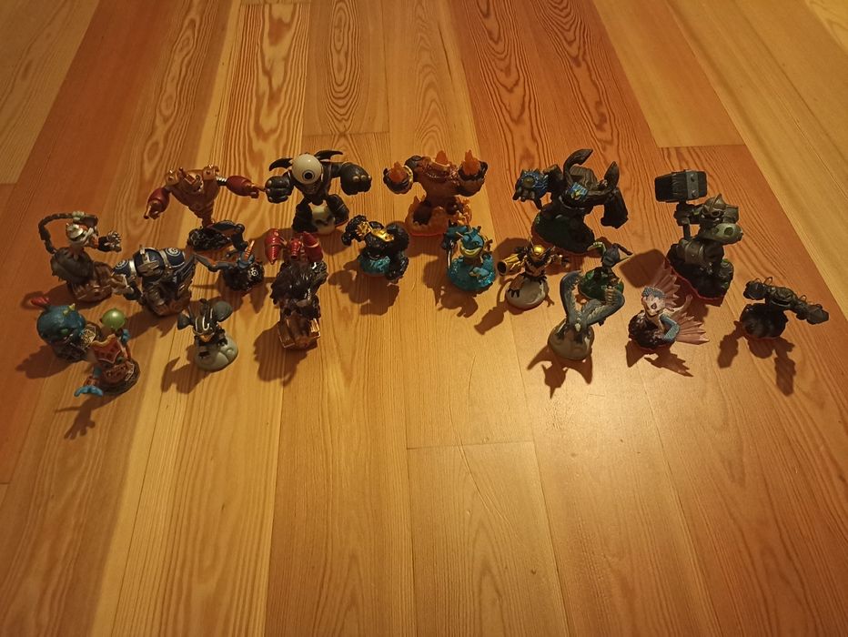 20 Skylanders ótimo estado